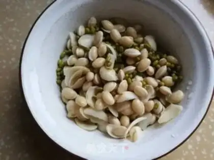 Make The lentils green bean porridge step 0