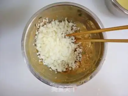 Make Scrambled rice balls step 4