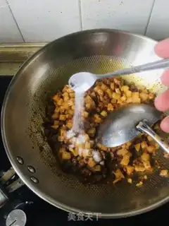 Make Red spinach fried eggs step 7