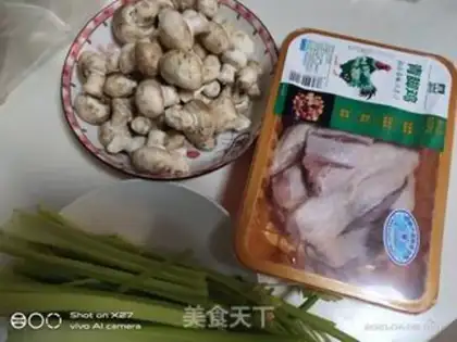 Make Celery mushroom chicken step 1