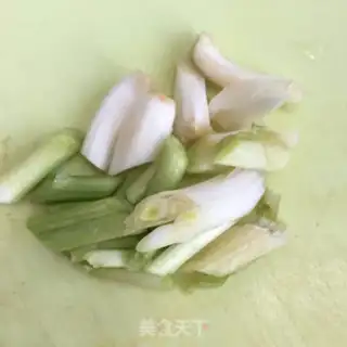Make Powdered mushroom beef step 1