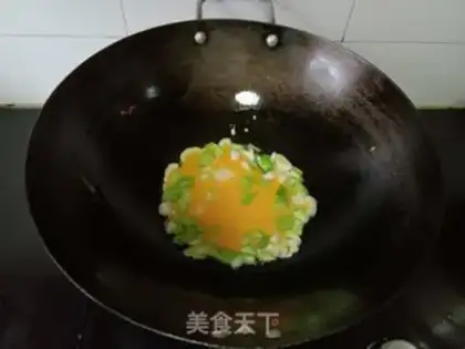Make Garlic fried eggs step 2