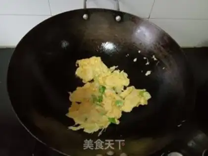 Make Garlic fried eggs step 3