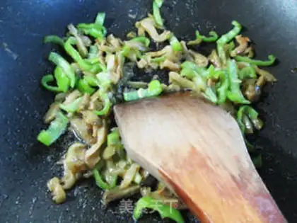 Make Green peppers for veggie tofu step 2