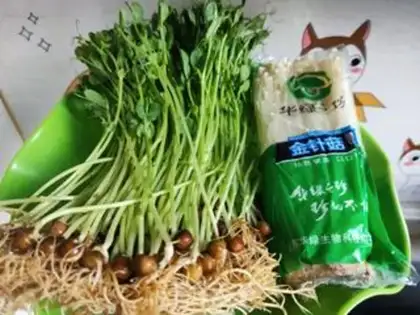 Make Black bean sprouts with golden needle mushrooms step 0