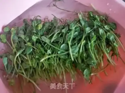 Make Black bean sprouts with golden needle mushrooms step 2