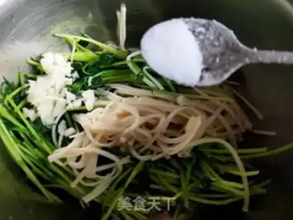 Make Black bean sprouts with golden needle mushrooms step 7