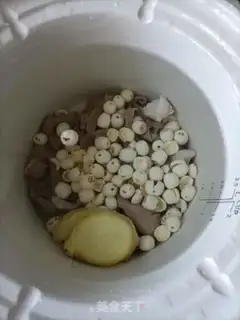 Make Lotus pig heart soup step 2
