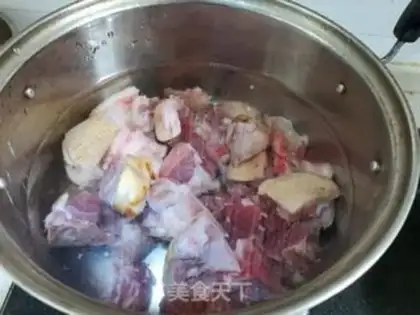 Make Squeaky pig hoof step 0