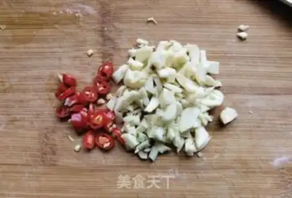 Make Garlic eggs, Tommy powder step 2