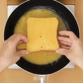 Make Cheese egg toast step 2