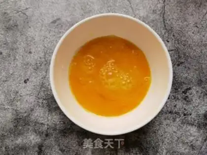 Make Garlic eggs, Tommy powder step 3