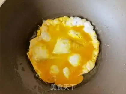 Make Garlic eggs, Tommy powder step 4