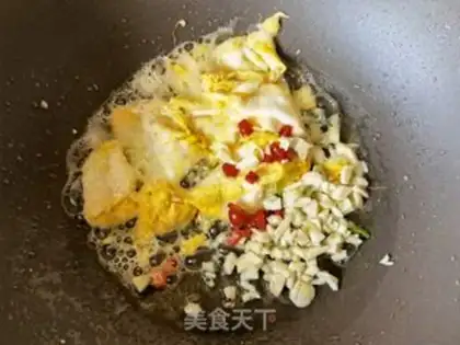 Make Garlic eggs, Tommy powder step 6
