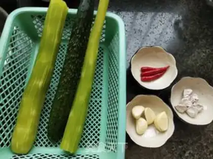 Make The sour cucumber step 0