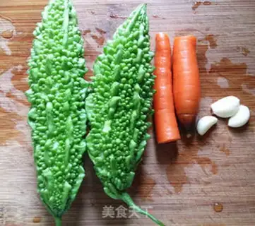 Make Carrot and bitter melon step 0