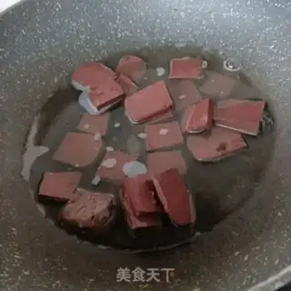 Make Garlic and pig blood step 3