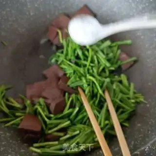 Make Garlic and pig blood step 6