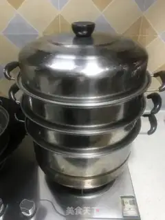 Make Spring meat buns step 12