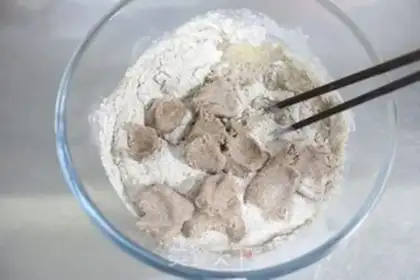 Make Black all-wheat toast and salt rolls step 1