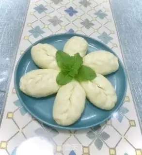 Make Spring meat buns step 16