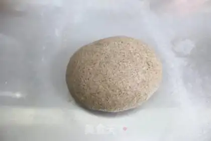 Make Black all-wheat toast and salt rolls step 3