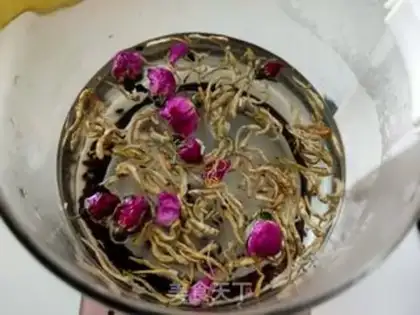 Make Gold and silver rose tea step 2