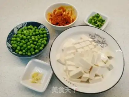 Make Peas with salted eggs and soy sauce step 1