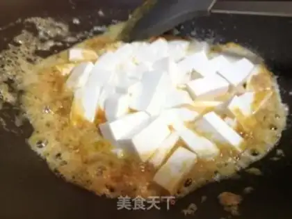 Make Peas with salted eggs and soy sauce step 2