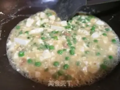 Make Peas with salted eggs and soy sauce step 4