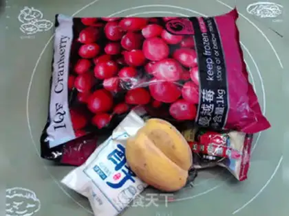 Make Fresh cranberry and banana yogurt shakes step 0