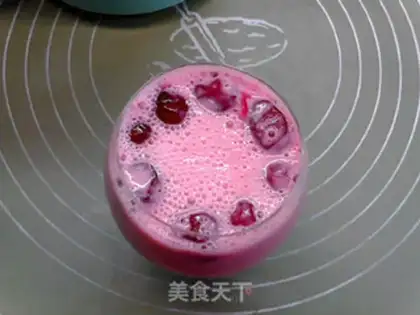 Make Fresh cranberry and banana yogurt shakes step 7