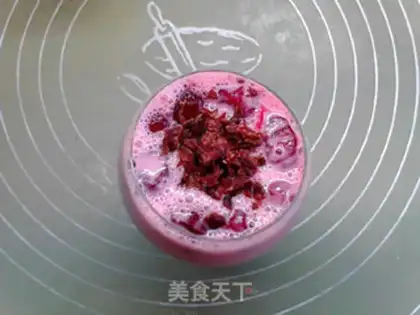 Make Fresh cranberry and banana yogurt shakes step 8
