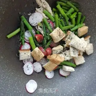Make Chicken pecan toast salad step 13