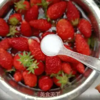 Make Strawberry sugar step 1