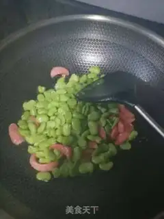 Make Scrambling beans. Hot dog intestines step 3