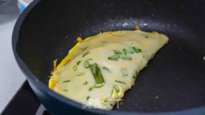 Make Meat and cheese omelet step 4