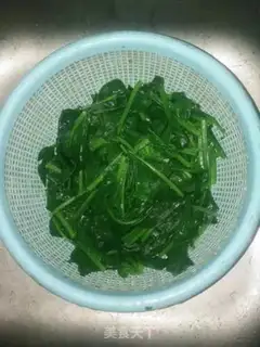 Make The spinach egg is covered step 2