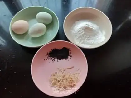 Make Black sesame shrimp pie step 0