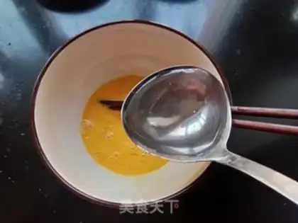 Make Black sesame shrimp pie step 1