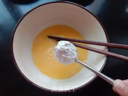 Make Black sesame shrimp pie step 2