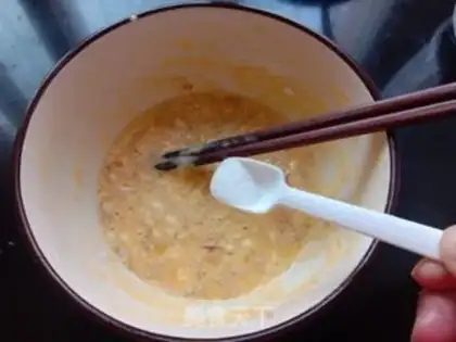 Make Black sesame shrimp pie step 4