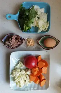 Make Beef egg and vegetable soup step 0