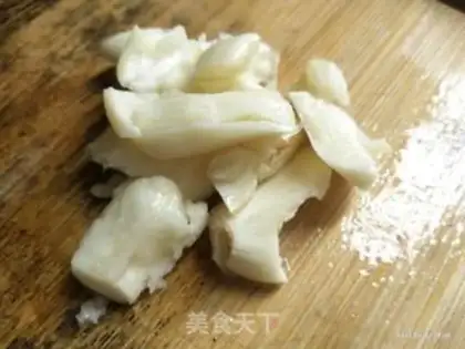 Make Tomato fried eggs step 1