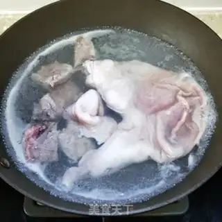 Make Pork belly omelet soup step 1