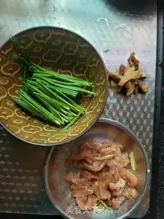 Make Powdered rice with mushrooms step 1