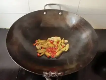 Make Golden mushrooms and pepper pig blood step 1