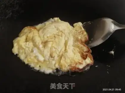 Make Tomato fried eggs step 6