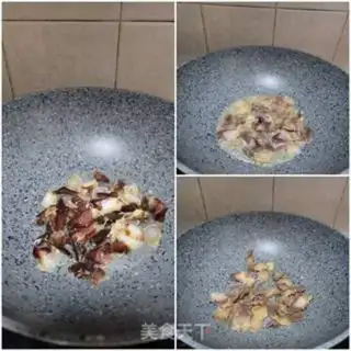Make The gravy makes garlic carrots step 1