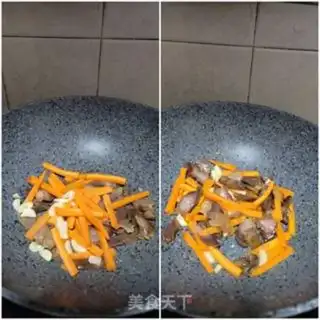 Make The gravy makes garlic carrots step 2